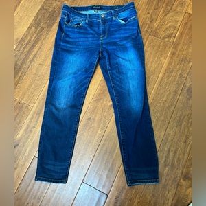 Judy Blue! Relaxed fit 13/31. Great condition
